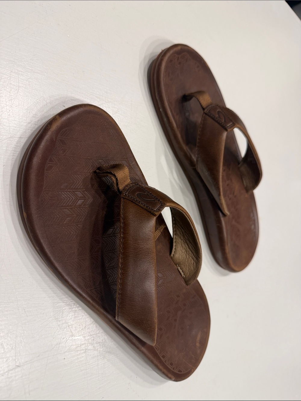 OluKai Men’s Brown Leather Thong Sandals - Picture 2 of 4
